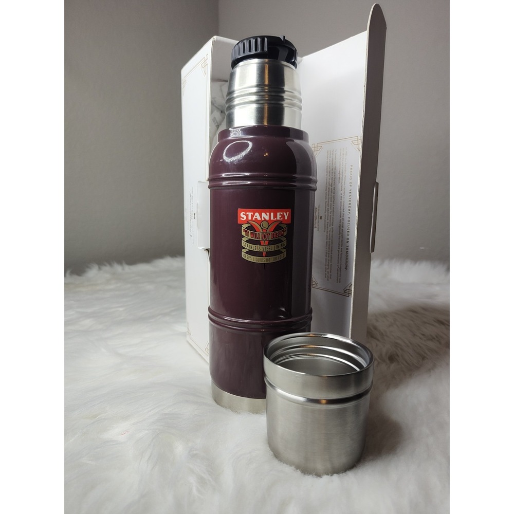 STANLEY  - THE MILESTONES COLLECTION THERMAL BOTTLE‎ - 1940's GARNET GLOSS